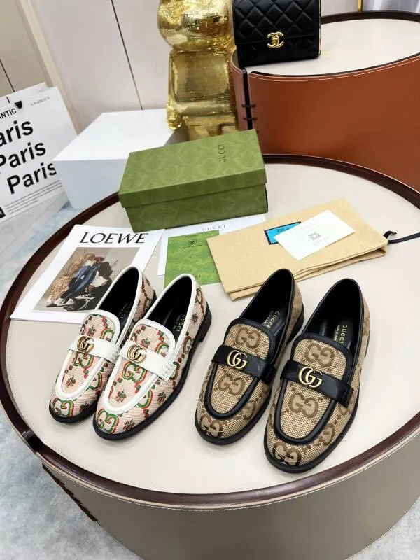 👟👟Ex-factory price 440👟👟 2022 new G family classic design loafers, made of V-shaped quilted effect leather, double G monogram evolved from Gucci, calf leather, mixed sheepskin lining, heel height 1.5 cm, original molded wear-resistant Tpu outsole. Code number 35-42,